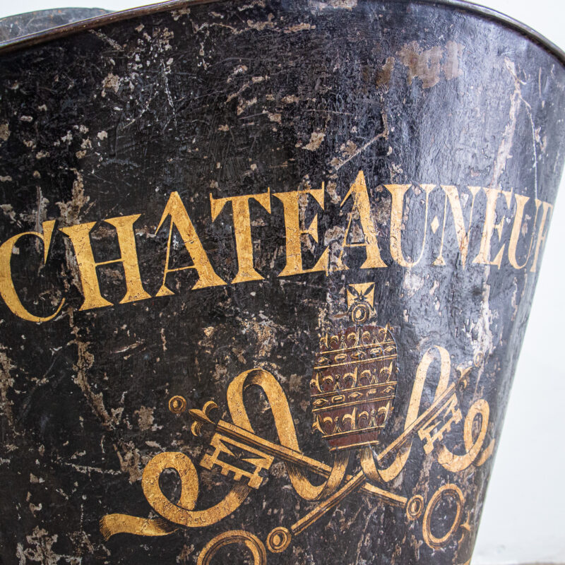 Black Chateauneuf Du Pape Grape Hod