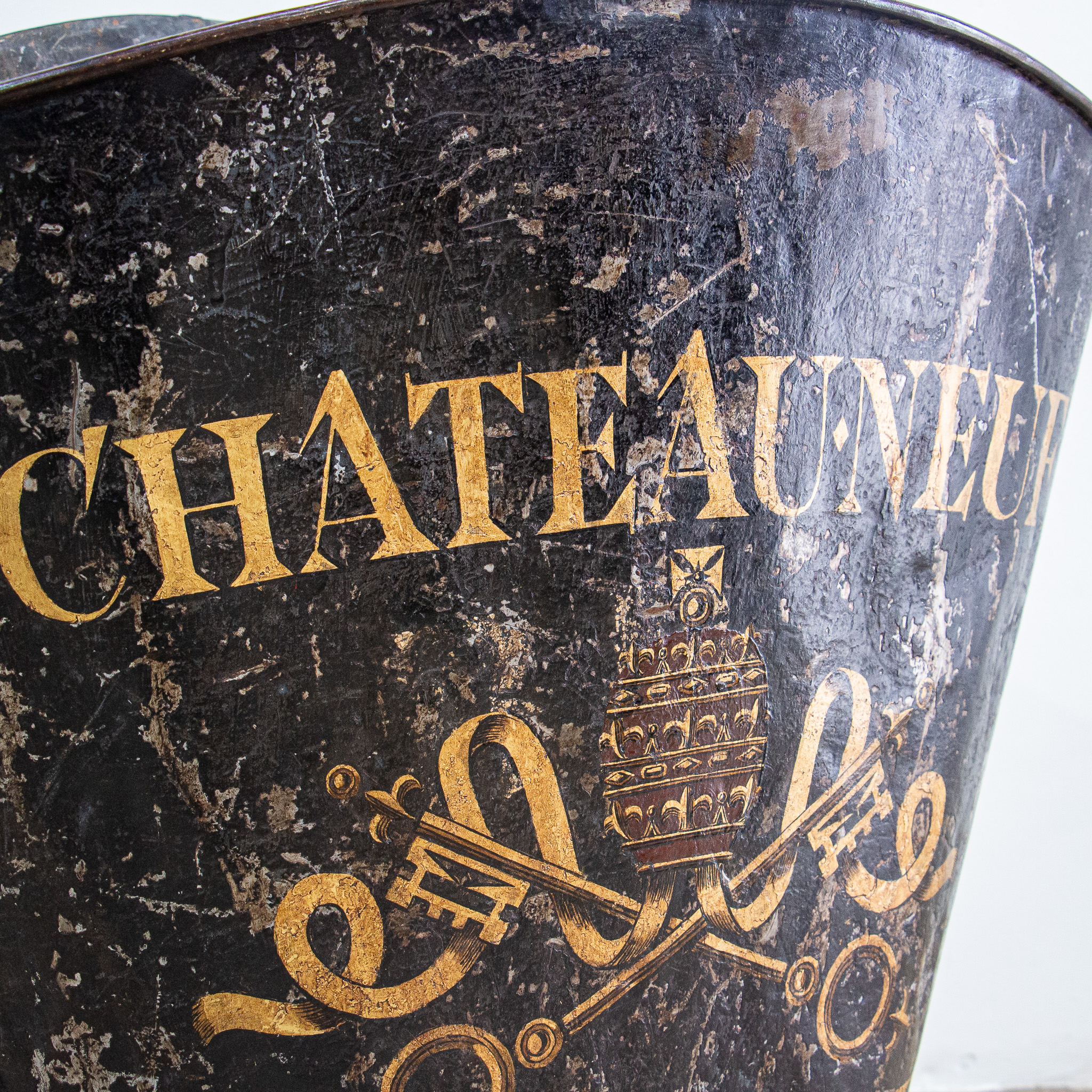 Black Chateauneuf Du Pape Grape Hod