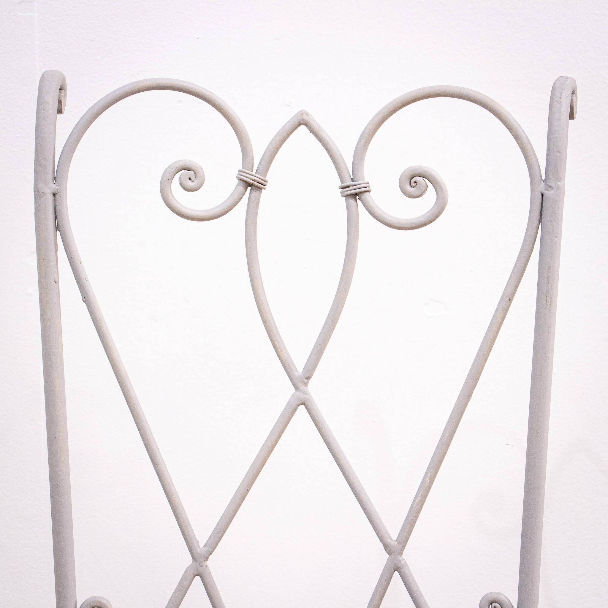 Iron Circular Garden Table with 6 Chairs