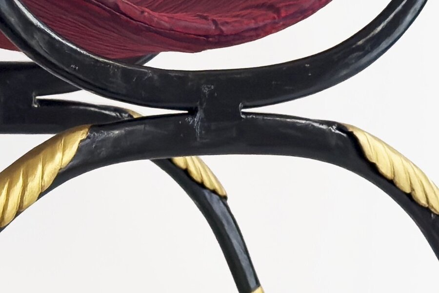 Anonymous Stool, Traditional