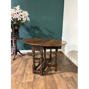 Early Georgian Oak Drop Leaf Gateleg Table