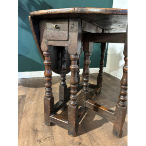 Early Georgian Oak Drop Leaf Gateleg Table