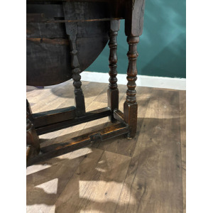 Early Georgian Oak Drop Leaf Gateleg Table