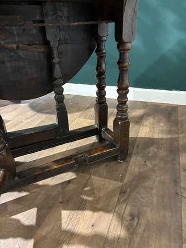 Early Georgian Oak Drop Leaf Gateleg Table