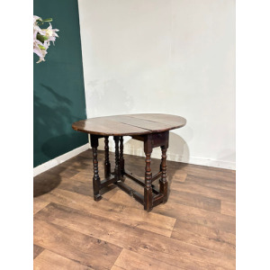 Early Georgian Oak Drop Leaf Gateleg Table