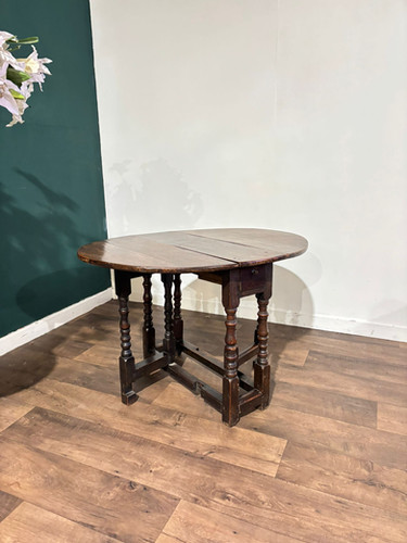 Early Georgian Oak Drop Leaf Gateleg Table
