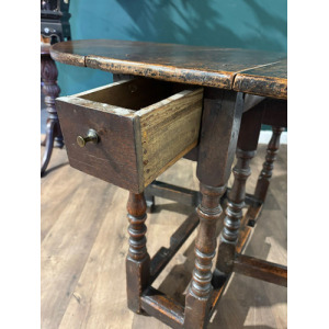 Early Georgian Oak Drop Leaf Gateleg Table