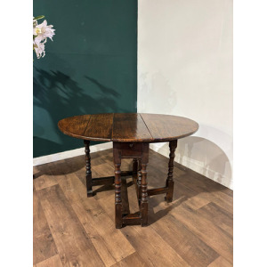 Early Georgian Oak Drop Leaf Gateleg Table
