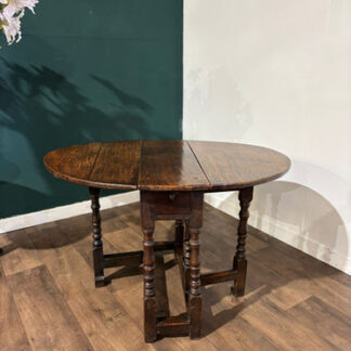 Early Georgian Oak Drop Leaf Gateleg Table