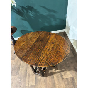 Early Georgian Oak Drop Leaf Gateleg Table