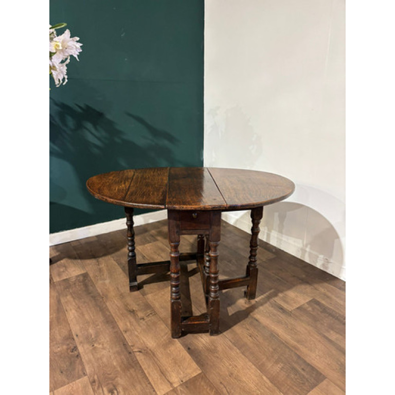 Early Georgian Oak Drop Leaf Gateleg Table