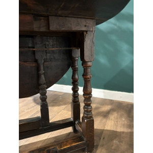 Early Georgian Oak Drop Leaf Gateleg Table