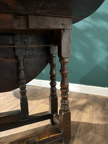 Early Georgian Oak Drop Leaf Gateleg Table