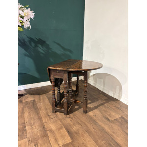 Early Georgian Oak Drop Leaf Gateleg Table