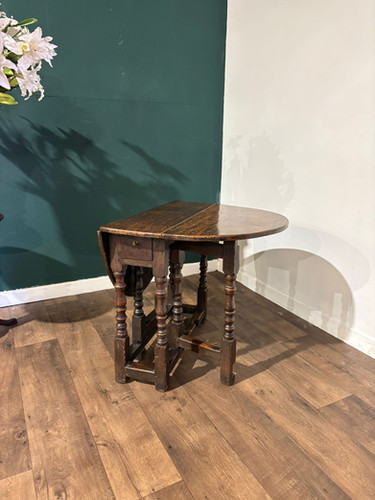 Early Georgian Oak Drop Leaf Gateleg Table