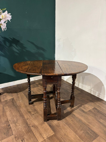 Early Georgian Oak Drop Leaf Gateleg Table