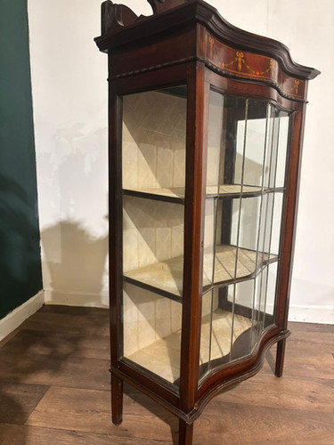 Edwardian Mahogany Serpentine Fronted Display Cabinet