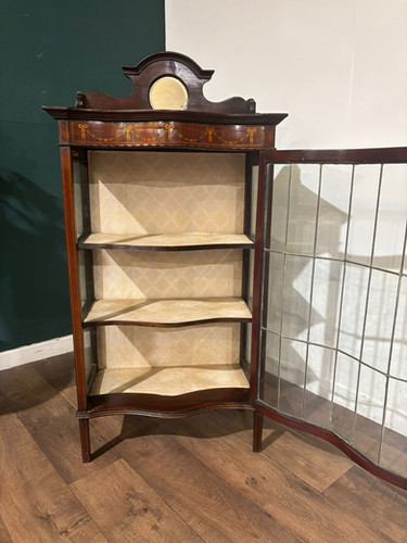 Edwardian Mahogany Serpentine Fronted Display Cabinet