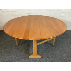 Ercol Windsor 610 Gate Leg Dining Table In Light Finish.