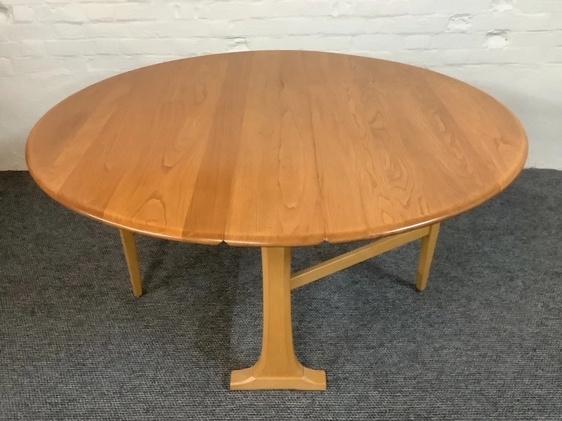 Ercol Windsor 610 Gate Leg Dining Table In Light Finish.
