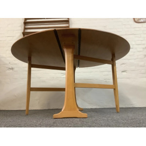 Ercol Windsor 610 Gate Leg Dining Table In Light Finish.