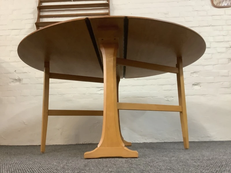 Ercol Windsor 610 Gate Leg Dining Table In Light Finish.