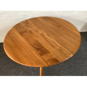 Excellent Ercol Windsor 384 Drop Leaf Dining Table.