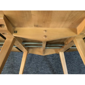 Excellent Ercol Windsor 384 Drop Leaf Dining Table.