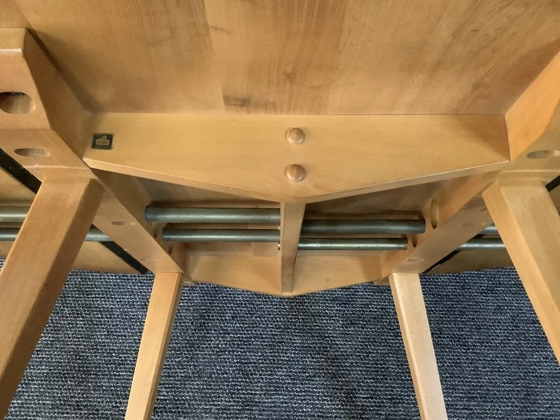 Excellent Ercol Windsor 384 Drop Leaf Dining Table.