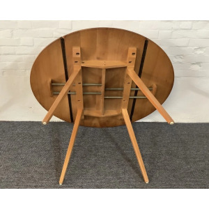 Excellent Ercol Windsor 384 Drop Leaf Dining Table.