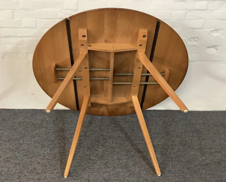 Excellent Ercol Windsor 384 Drop Leaf Dining Table.