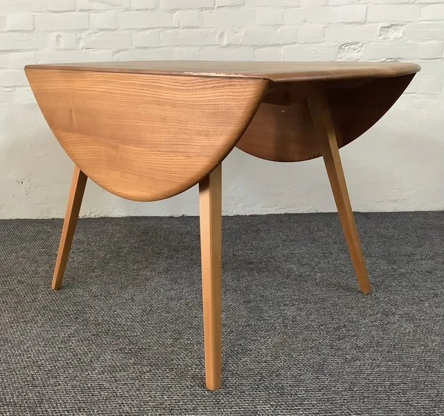 Excellent Ercol Windsor 384 Drop Leaf Dining Table.