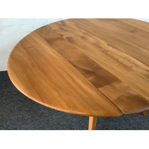 Excellent Ercol Windsor 384 Drop Leaf Dining Table.