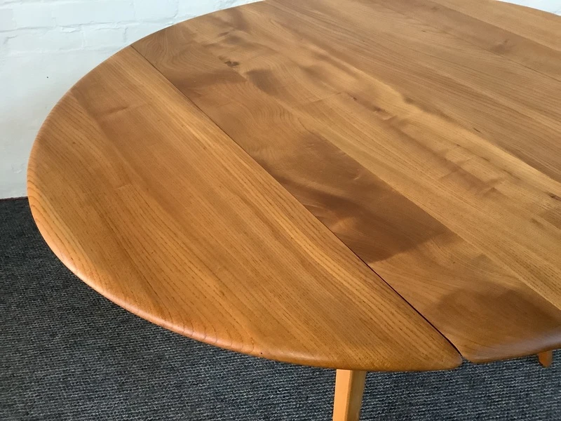 Excellent Ercol Windsor 384 Drop Leaf Dining Table.