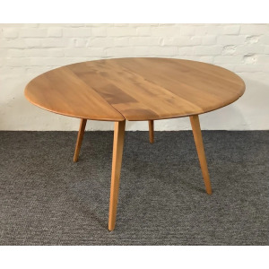 Excellent Ercol Windsor 384 Drop Leaf Dining Table.