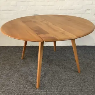 Excellent Ercol Windsor 384 Drop Leaf Dining Table.