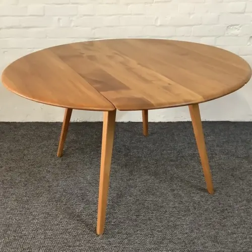 Excellent Ercol Windsor 384 Drop Leaf Dining Table.