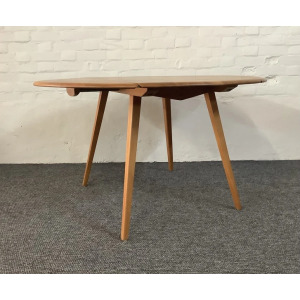 Excellent Ercol Windsor 384 Drop Leaf Dining Table.