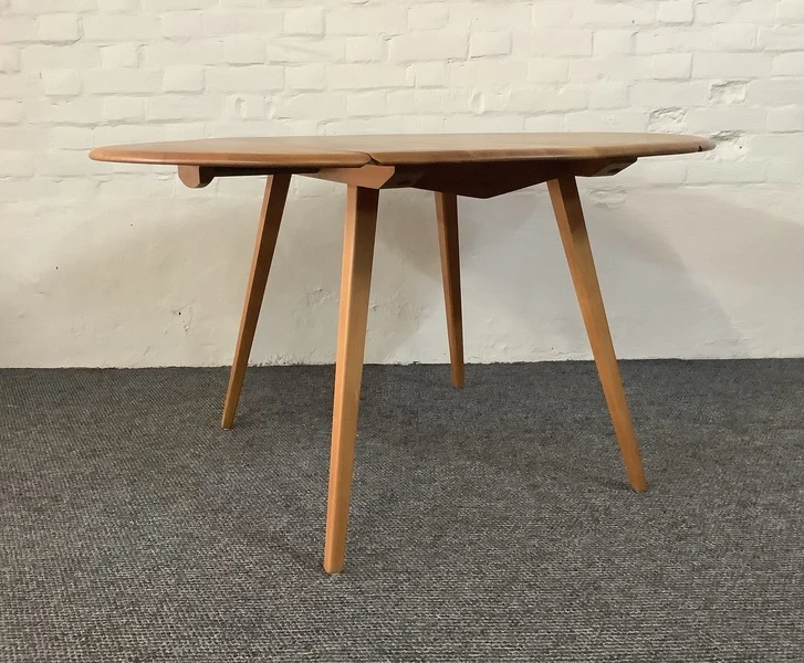 Excellent Ercol Windsor 384 Drop Leaf Dining Table.