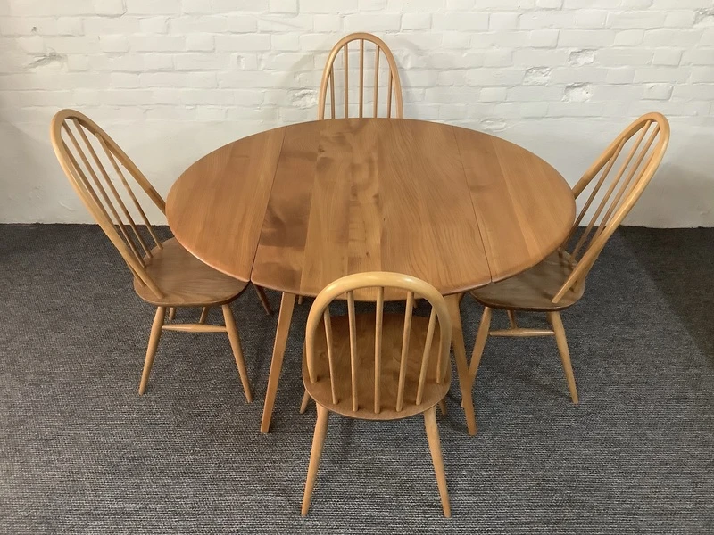 Excellent Ercol Windsor 384 Drop Leaf Dining Table.