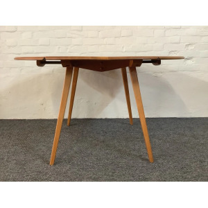 Excellent Ercol Windsor 384 Drop Leaf Dining Table.