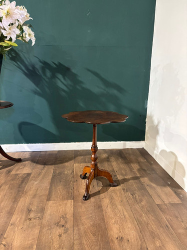 Georgian Mahogany Petal Top Pedestal Tripod Table
