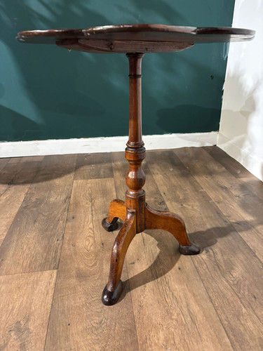 Georgian Mahogany Petal Top Pedestal Tripod Table