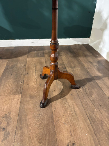 Georgian Mahogany Petal Top Pedestal Tripod Table