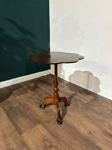 Georgian Mahogany Petal Top Pedestal Tripod Table