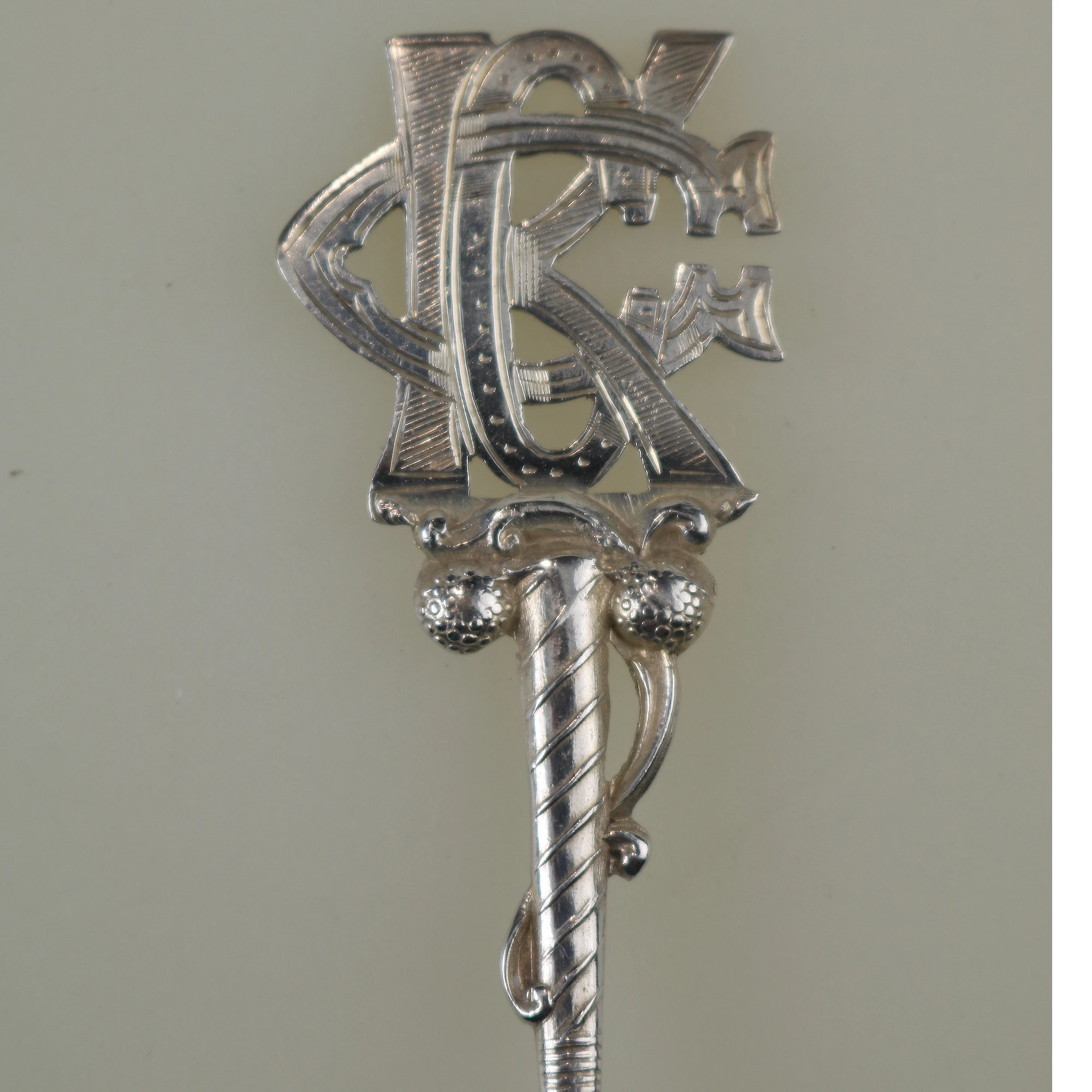 Fine antique George V English solid silver novelty Sporting Golfing Spoon C.1920