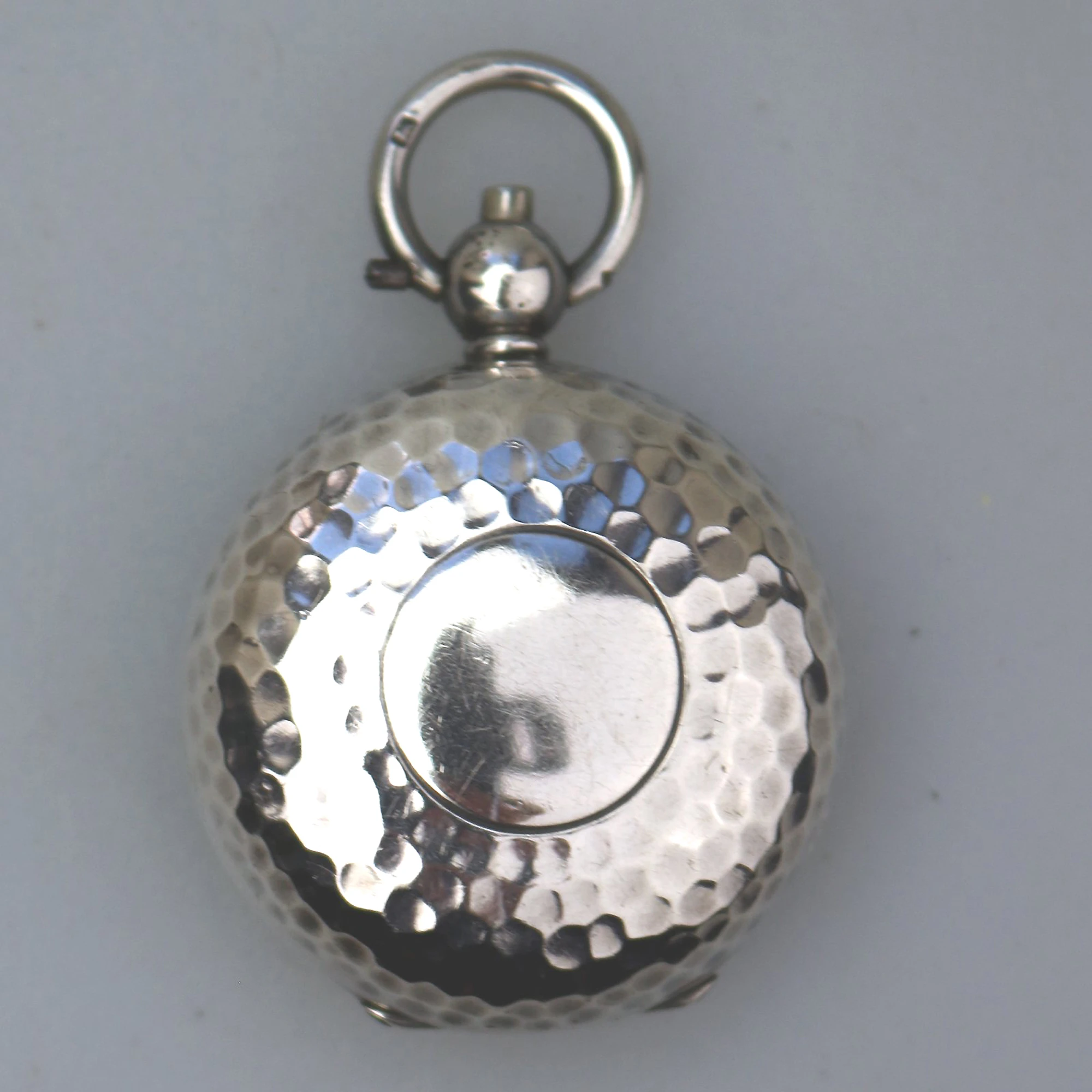 A scarce antique novelty golf ball English solid silver Sovereign Case C.1914