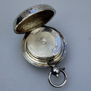 A scarce antique novelty golf ball English solid silver Sovereign Case C.1914