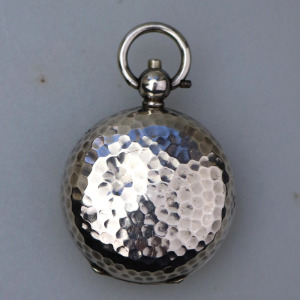 A scarce antique novelty golf ball English solid silver Sovereign Case C.1914