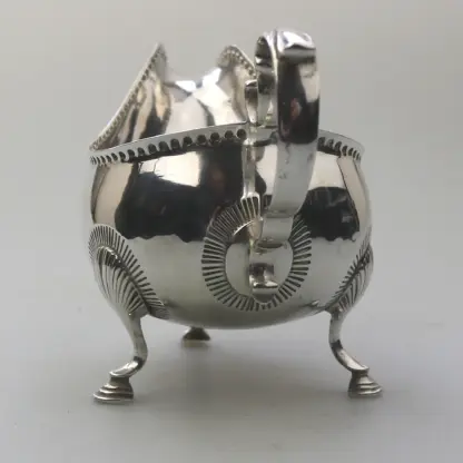 An antique Georgian Irish solid silver Sauceboat Gravy Jug by Mathew West C.1789 - Image 3